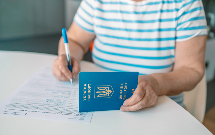 Українців за кордон випускатимуть по-новому: що змінює цифрова система EES